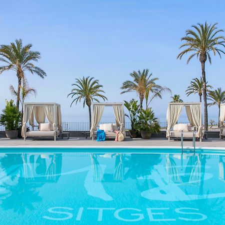 Me Sitges Terramar Hotel Luaran gambar The pool at the hotel