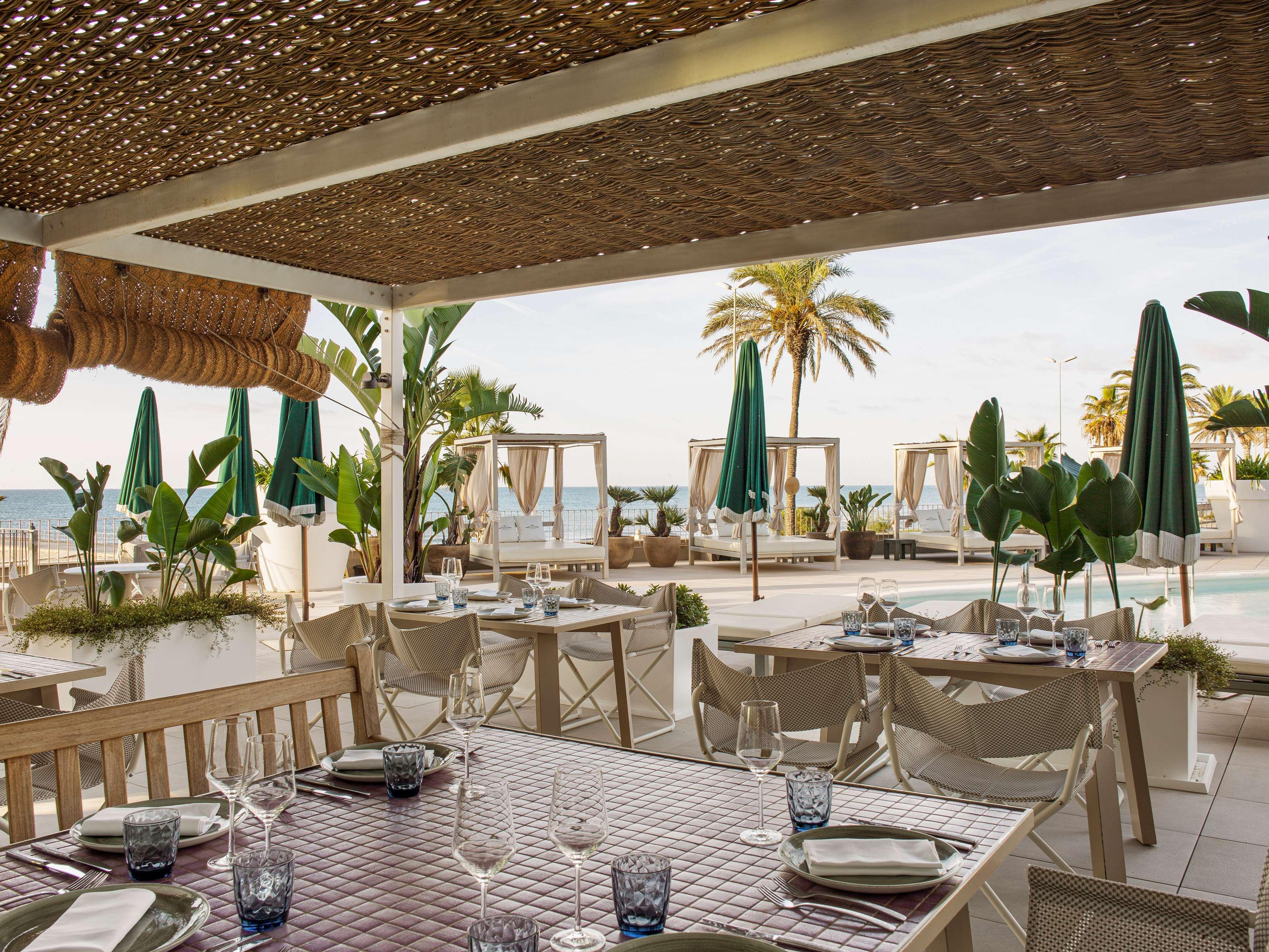 Me Sitges Terramar Hotel Luaran gambar The Beach Club