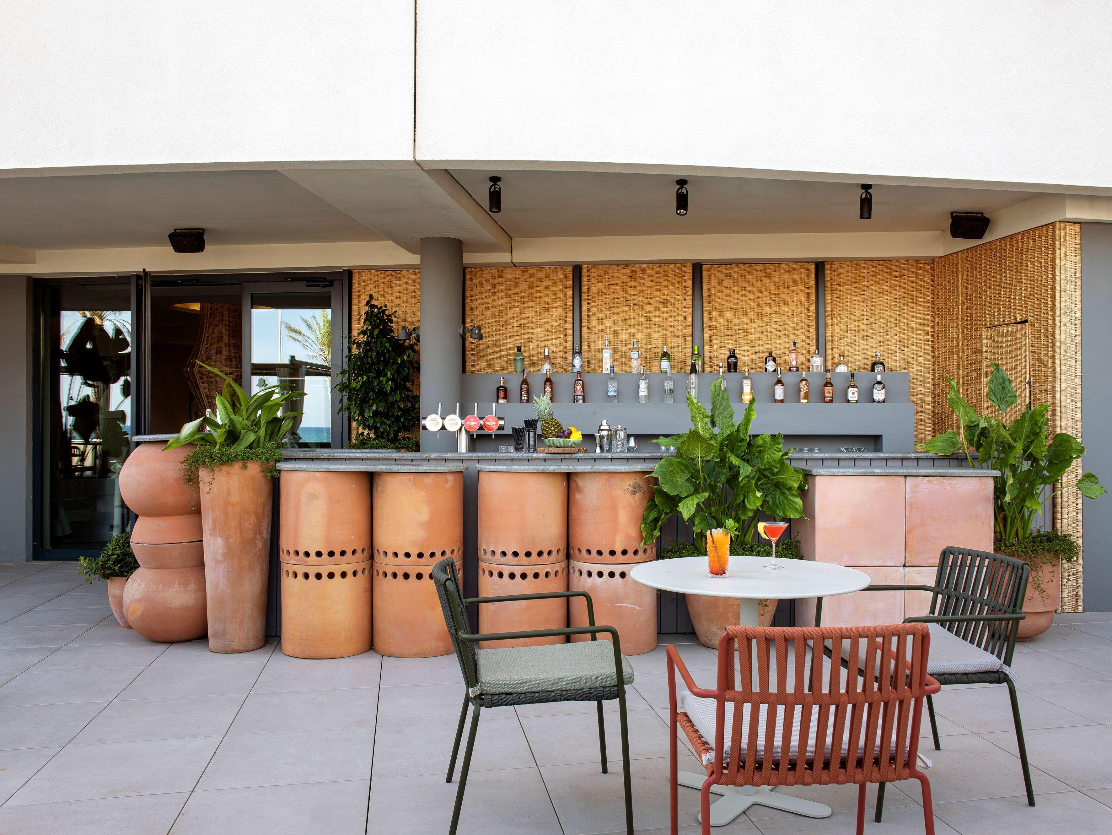 Me Sitges Terramar Hotel Luaran gambar The rooftop bar at the hotel