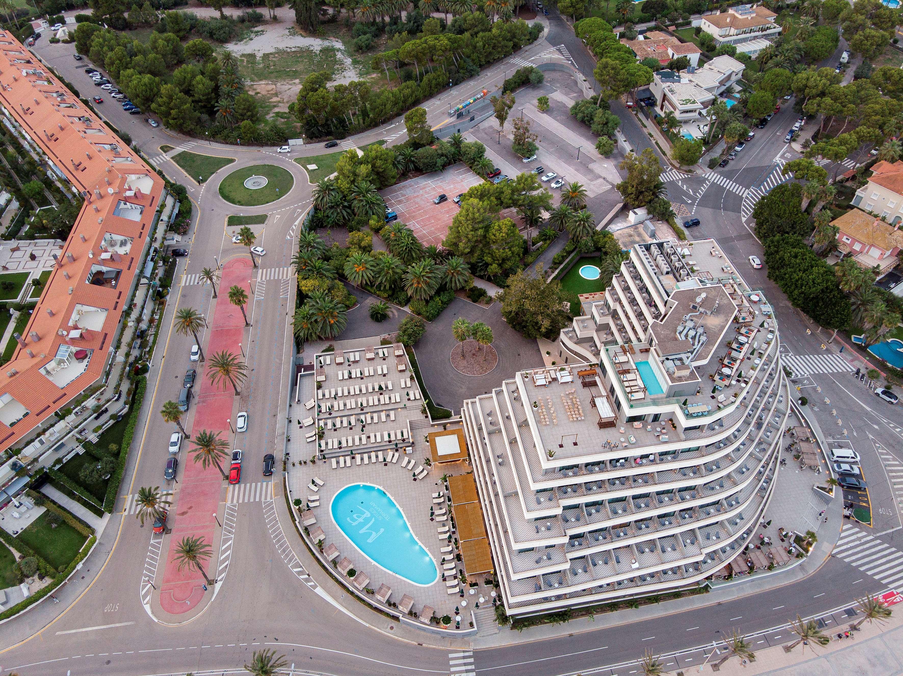 Me Sitges Terramar Hotel Luaran gambar Aerial view of the hotel