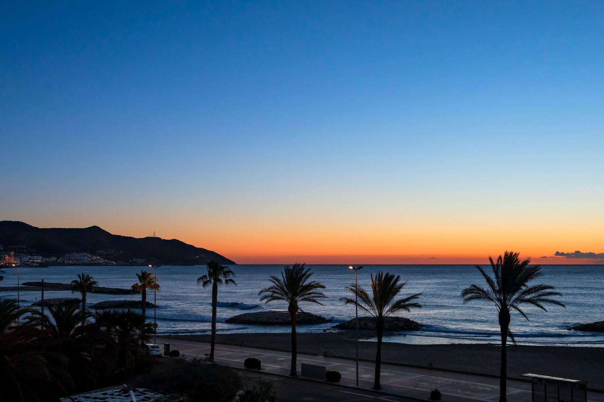 Me Sitges Terramar Hotel Luaran gambar Sunset at Sabinillas