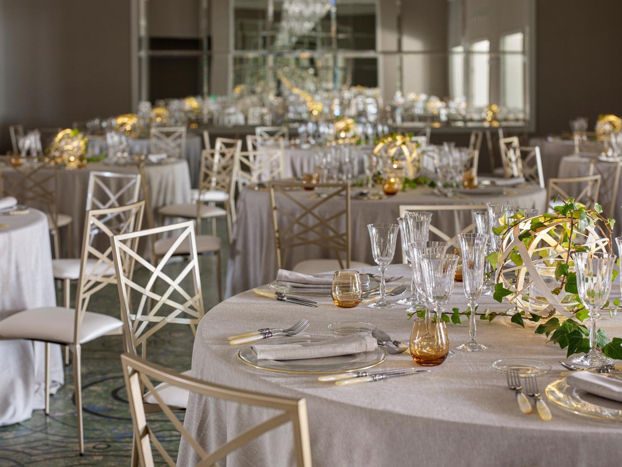Me Sitges Terramar Hotel Luaran gambar The ballroom at the Four Seasons Hotel