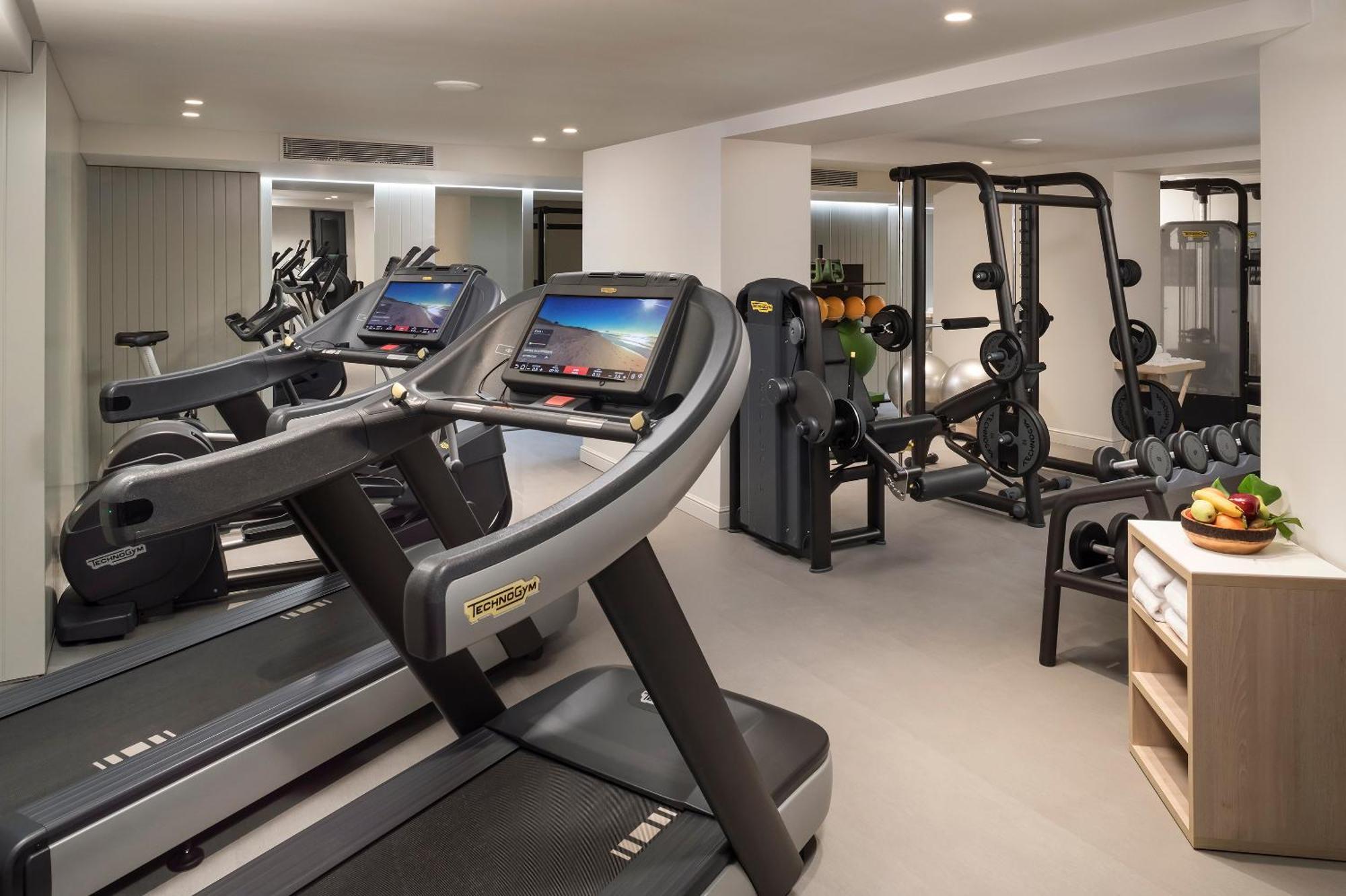 Me Sitges Terramar Hotel Luaran gambar The gym at The Dorchester