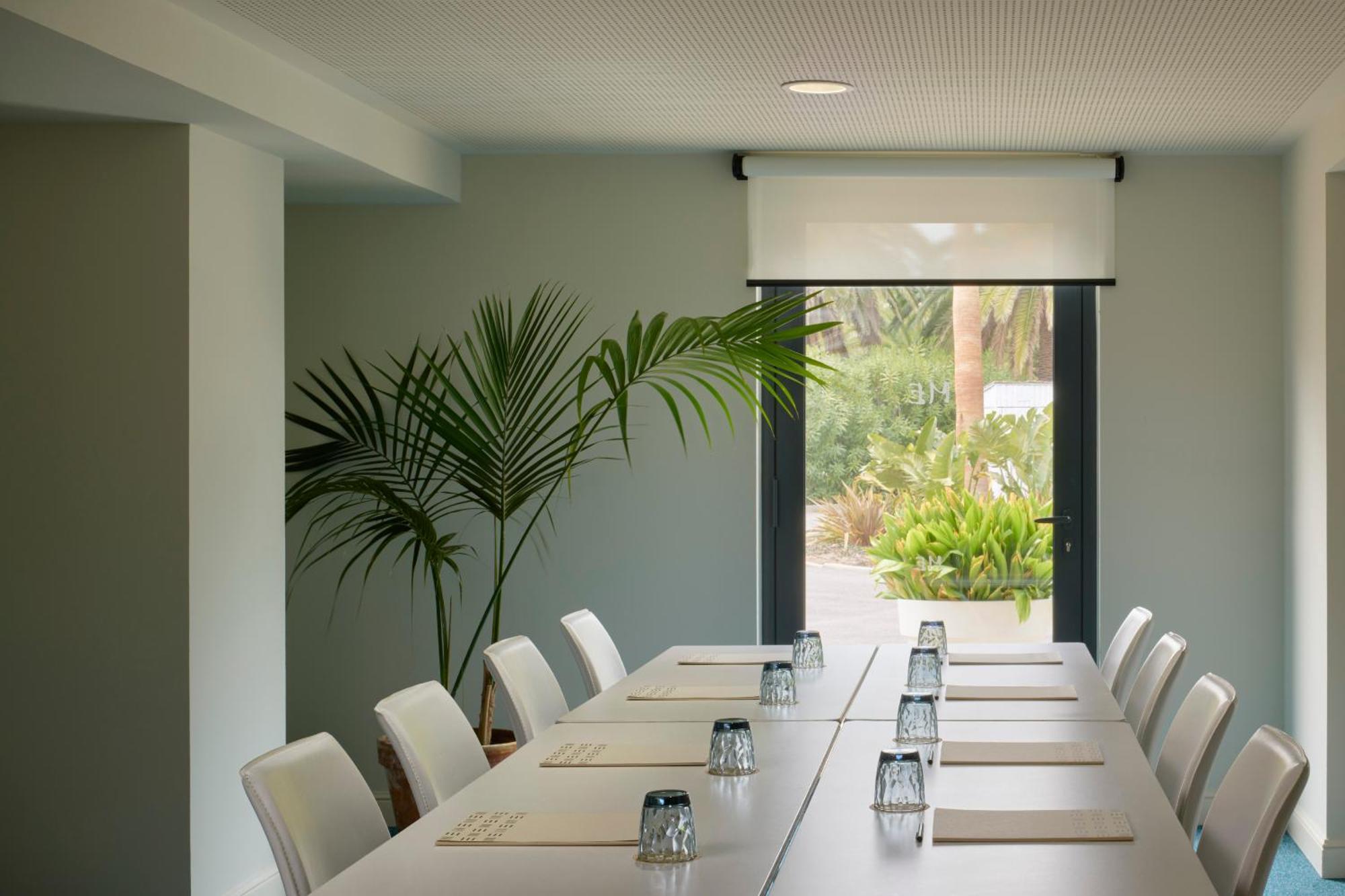 Me Sitges Terramar Hotel Luaran gambar Meeting room
