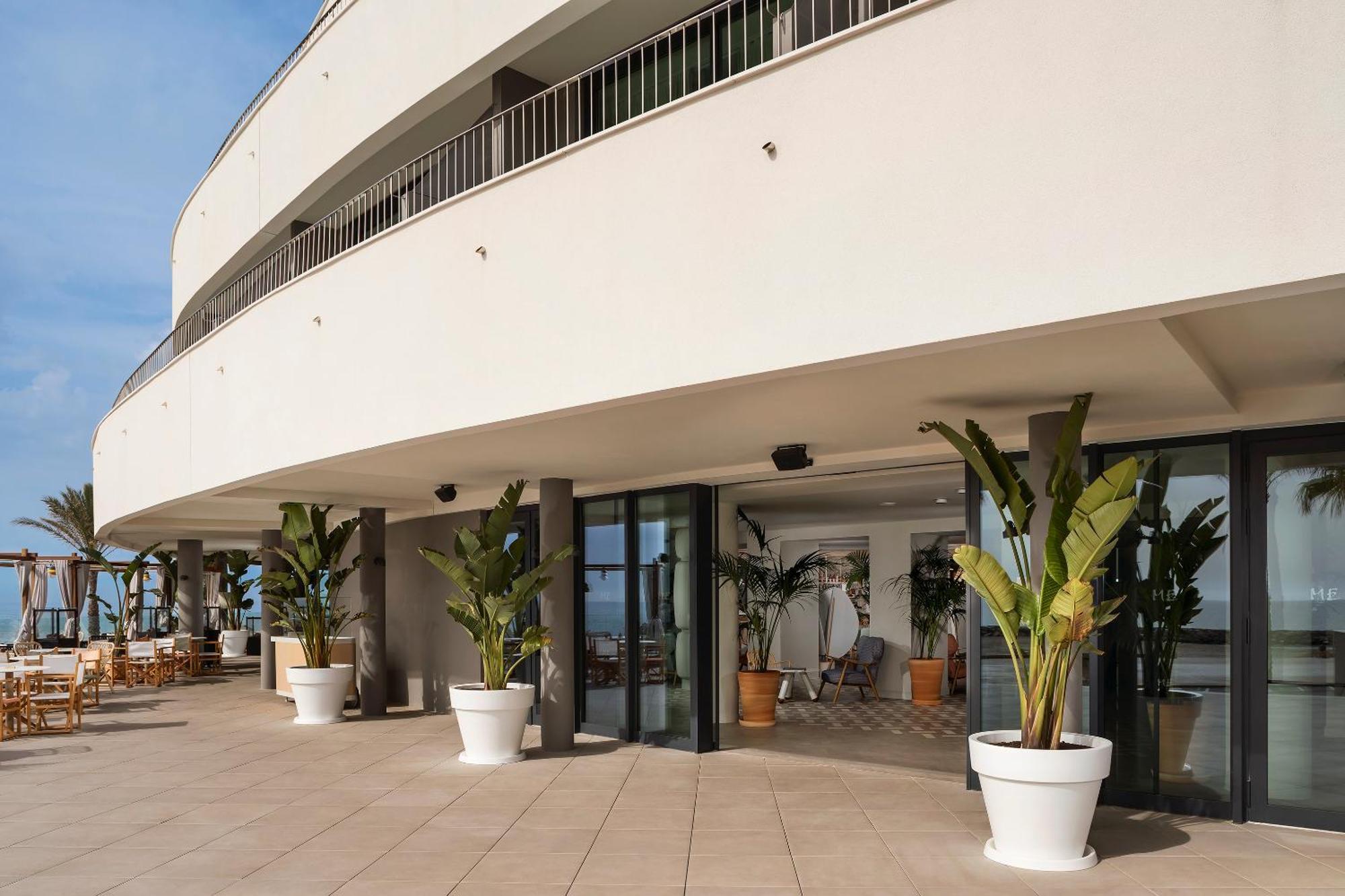 Me Sitges Terramar Hotel Luaran gambar The 1011 building