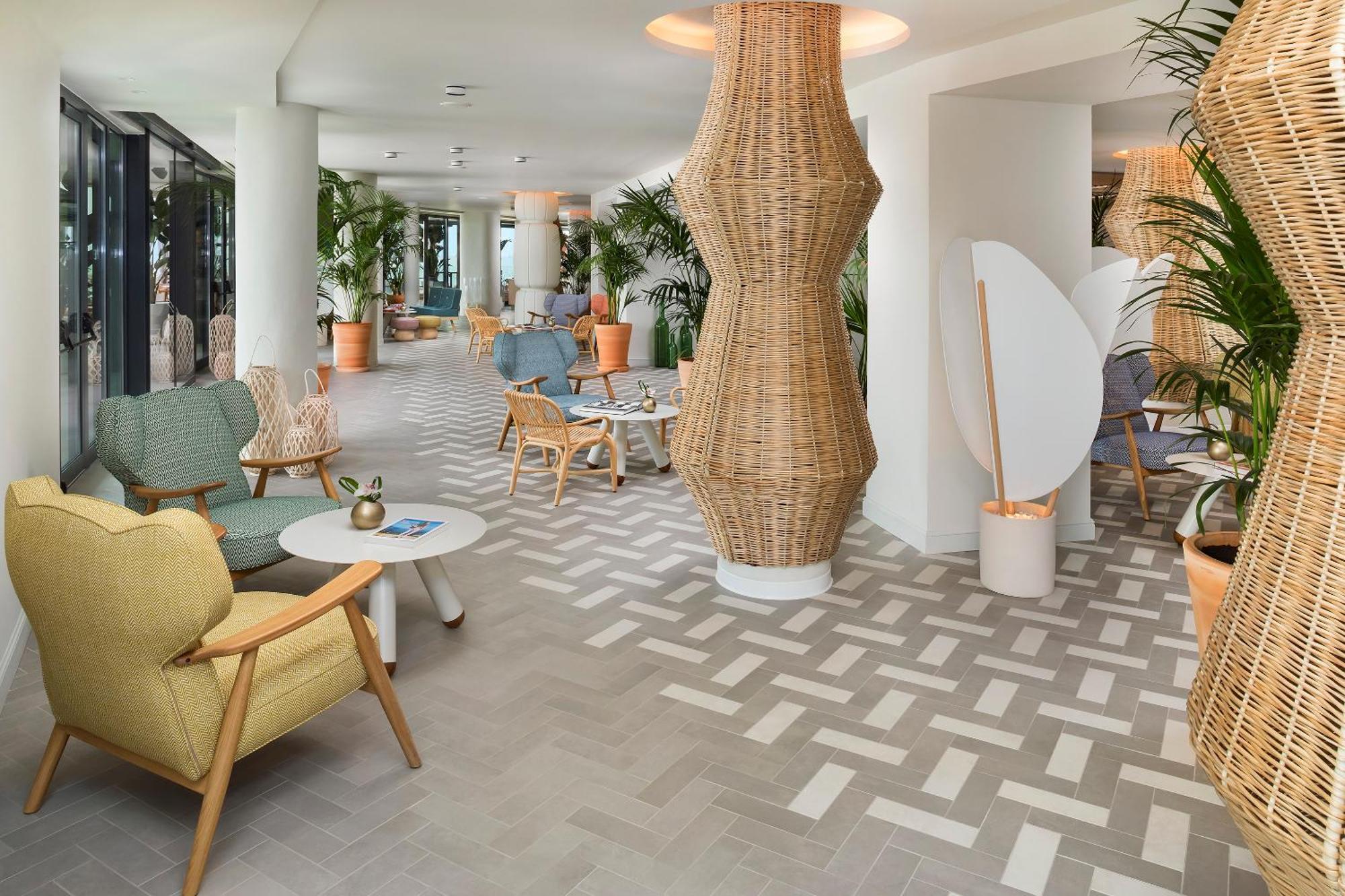 Me Sitges Terramar Hotel Luaran gambar Lobby