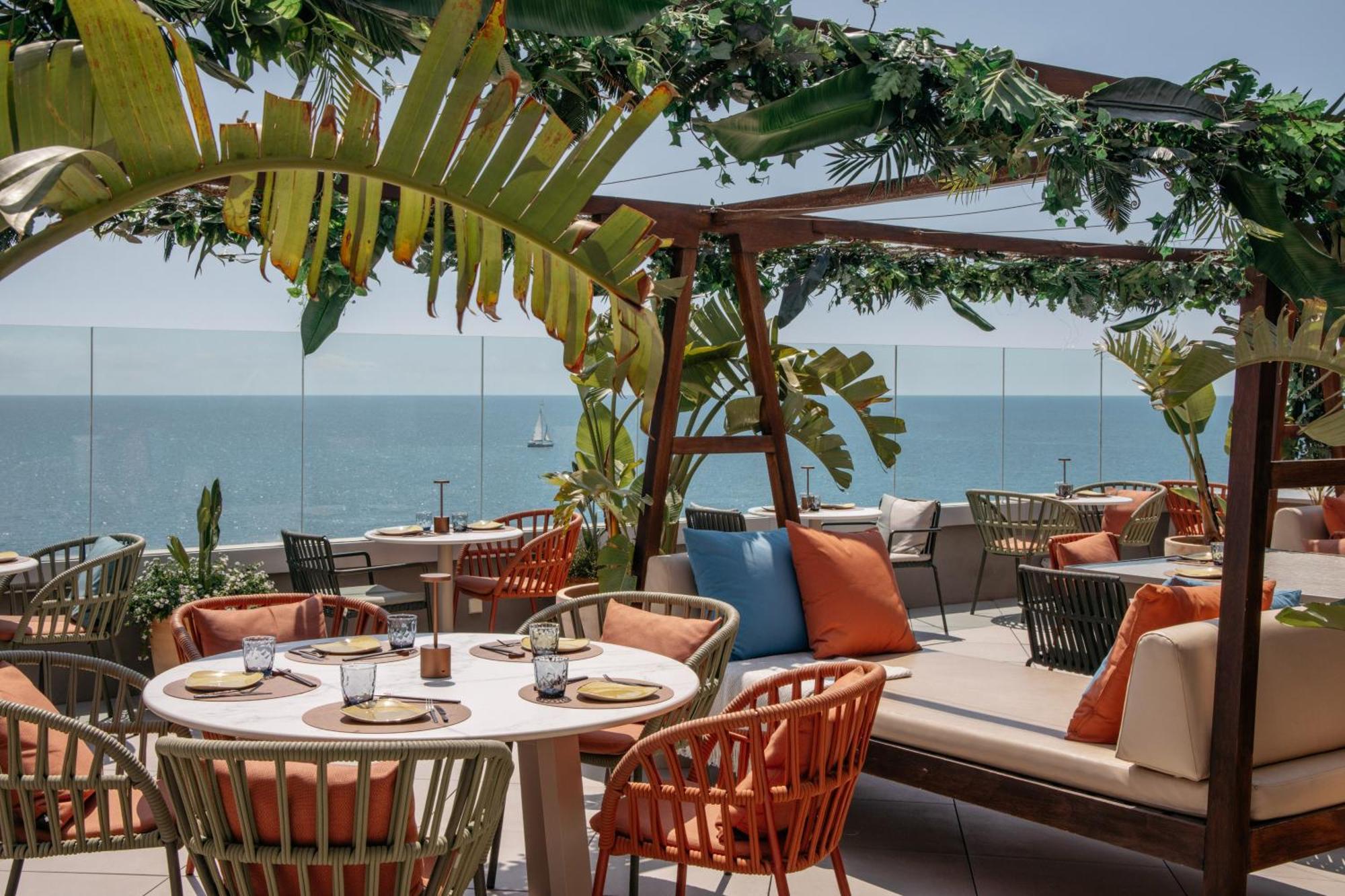 Me Sitges Terramar Hotel Luaran gambar The Deck